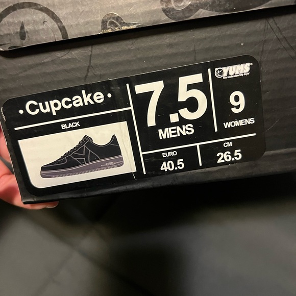 YUMS black shoe. BNIB - Picture 5 of 6